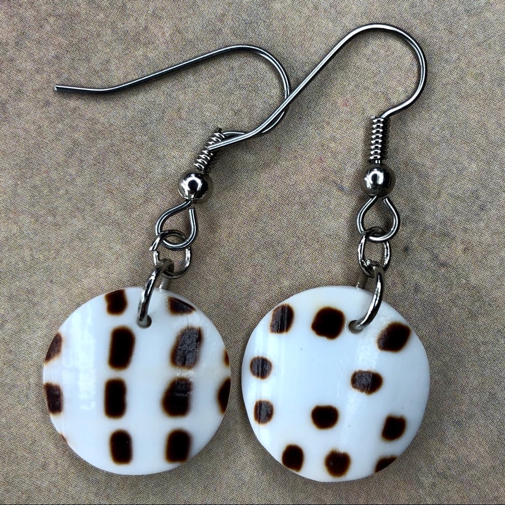 Shell Dangle Earrings - Picture 2 of 3